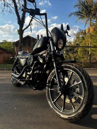 HARLEY-DAVIDSON SPORTSTER IRON 883 